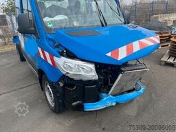 MERCEDES-BENZ Sprinter III Pritsche DoKa 215-UNFALL- Motor ok