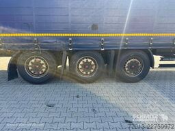 Kögel Curtainsider Mega