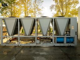 Used Aircooled chiller UNIFLAIR BREC2802A 635 KW. 2015 yom