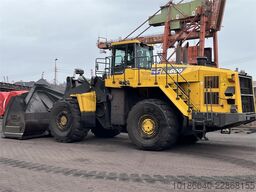 Komatsu WA600-8E0