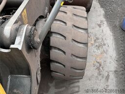 Komatsu WA600-8E0