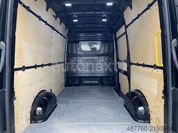 VW Crafter 35 Aut. *AHK 3,0t* LED+ACC+Kamera (3930)