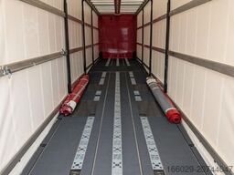 Wiese Gabelstaplertransporter mit Rampe