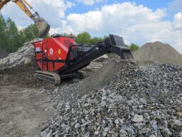 Red Rhino 7000 jaw crusher