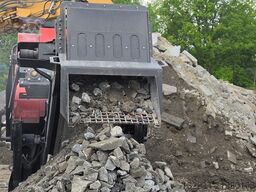 Red Rhino 7000 jaw crusher