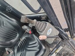 Yanmar VIO 57-6A with 3 excavator buckets