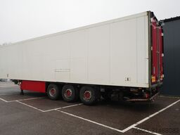 Schmitz Cargobull Refrigerated trailer with Carrier Vector 1800