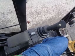 CATERPILLAR 301.7D SW + Schaufel