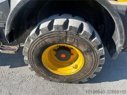 Komatsu WA100M-8E0