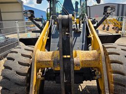 Komatsu WA320-8E0