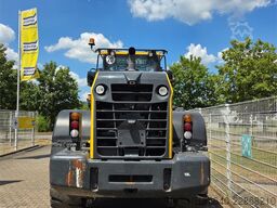 Komatsu WA320-8E0