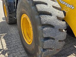 Komatsu WA320-8E0
