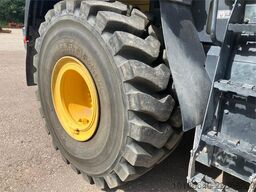 Komatsu WA470-8