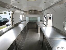 Airstream Land Yacht Sovereign Catering + Foodtrailer