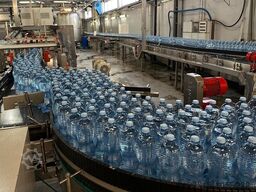 Krones and others Abfülllinie für PET (Einweg)