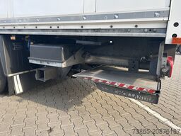 Schmitz Cargobull SCB S3B / Box / Loadlift / 2x Liftas / APK 03-27