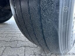 Kässbohrer Maxima XJ2 / Box / Laadklep 2500 kg / Liftas