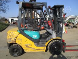 Komatsu FD25T - Triplex-Freihub 4,70m + Seitenschieber