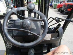 Yale 2,5 Ton. mit Seitenschieber + Triplex-Freihub 5m