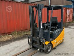 Jungheinrich EFG 216 Freihub // Containerfähig