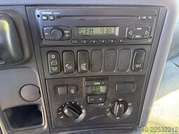 Scania P230 + 3 PEDALS  + 19t + LOADLIFT 1500 KG