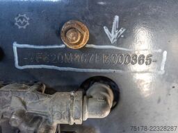 RENAULT D26.320-6x2+DHOLLANDIA 2T.