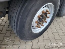 Schmitz Cargobull Tiefkühlkoffer Blumen