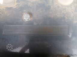 GIANT G2700 X-tra HD with loader bucket and palletfork