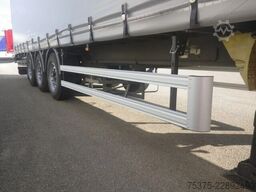 Fruehauf Curtainsider Hard wood floor
