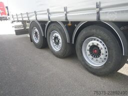 Fruehauf Curtainsider Hard wood floor
