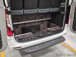 MERCEDES-BENZ 519  Allrad 4 x 4 Lagerfahrzeug Stock 20 Sitzer