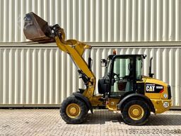 CATERPILLAR 906M / 2017 BJ / Schaufel + Gabel