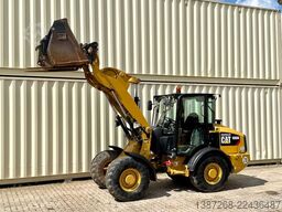 CATERPILLAR 906M / 2017 BJ / Schaufel + Gabel