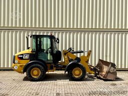 CATERPILLAR 906M / 2017 BJ / Schaufel + Gabel