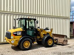 CATERPILLAR 906M / 2017 BJ / Schaufel + Gabel