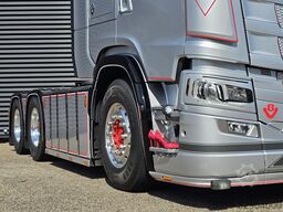 Scania S590 V8 6X4 / 2 TANKS / NL TRUCK! 80T