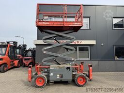SKYJACK SJ 6826RT Schaarhoogwerker 10 M / Scissor / Arbeit