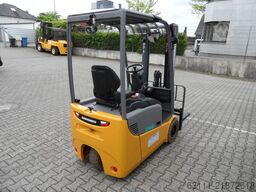 Jungheinrich EFG 115 - unter 2 Meter - NEUE Batterie