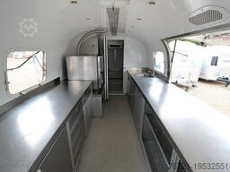 Airstream Land Yacht Sovereign Catering + Foodtrailer