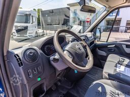 NISSAN NV 400