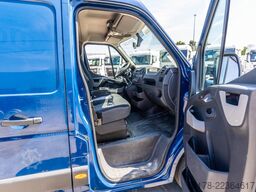NISSAN NV 400