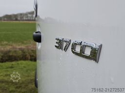 MERCEDES-BENZ SPRINTER 317 L2H2 RWD Mbux