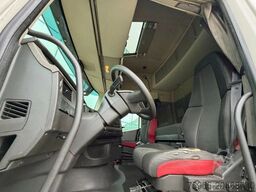 VOLVO FH 420 6X2 GLOBETROTTER HEIWO BOX 875 x 250 x 27