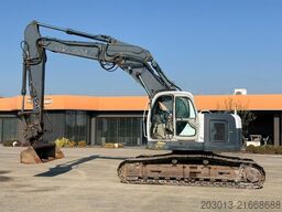 NEW HOLLAND KOBELCO E235SR-1ES