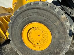 Komatsu WA500-8E0