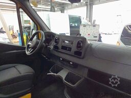 Mercedes-Benz eSprinter 312 DHL Regal KEP-Ausbau