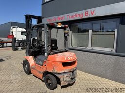 TOYOTA 62-7FDF25 Triplo 600 Freelift/ Sideshift Diesel 2004