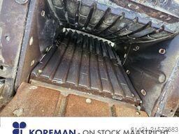 Metso Lokomo jaw crusher with hopper and vibrating chute