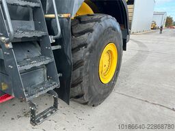 Komatsu WA500-8E0