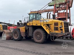 Komatsu WA600-8E0
